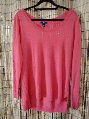 Gap Lightweight Hi-Low Scoop Neck Sweater in Coral / Salmon Pink